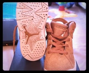Size 8 Wheat Retro Jordan